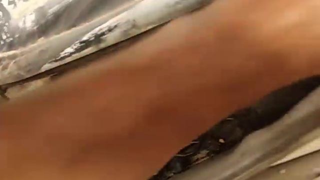 машина стоит, а пол мокреет после дождя, скрытая причина.