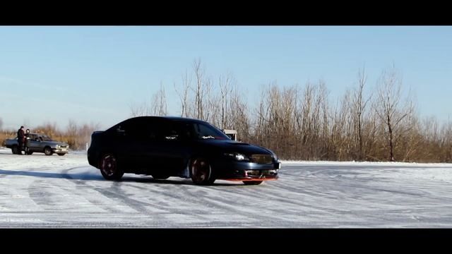 Subaru чуть не утонула на озере... смотреть онлайн