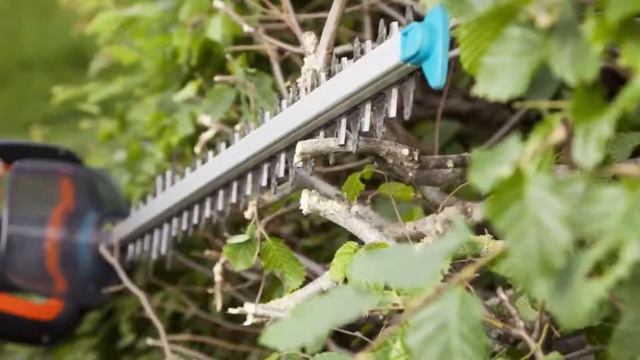 Elektryczne nożyce do żywopłotu GARDENA PowerCut 700/65 - prezentacja - www.klimasklep.pl смотреть онлайн