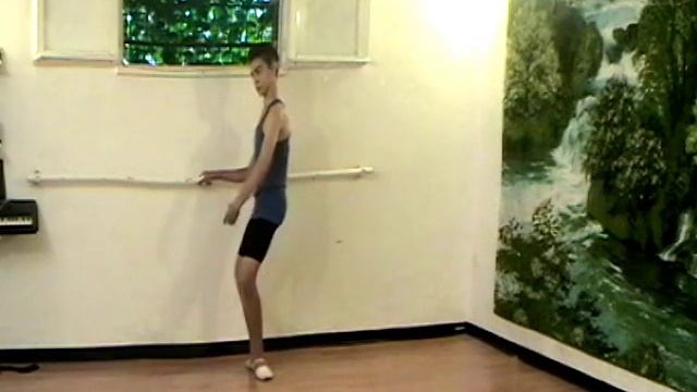 Temps relevé par terre en dehors и en dedans, или préparation для rond de jambe par terre.Урок 22. смотреть онлайн