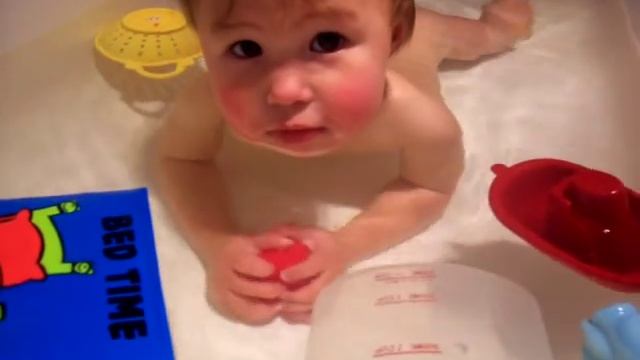 r b blowing bubble in bath смотреть онлайн