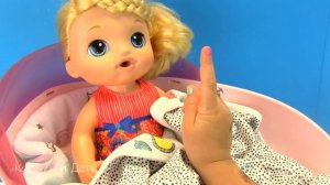 ПОКА ДОЧА СПИТ, МАМА КРАСИТ НОГТИ #Кукла Беби Элайв Играем #Какмама Игрушки Для девочек