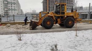 Большой жёлтый трактор