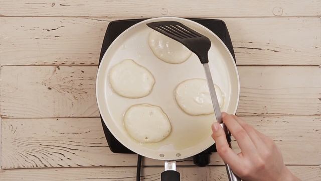 Рецепты от "Победы". Оладьи с шоколадным сиропом смотреть онлайн