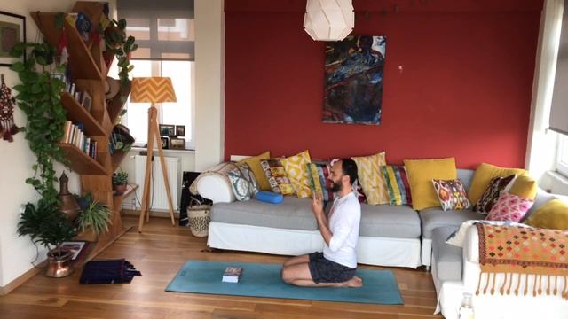 Energizing Dynamic Yoga смотреть онлайн