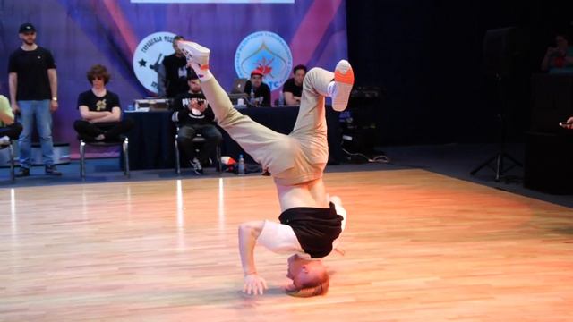 final 16-18 bboy Dan Fox vs bboy Bars - брейкданс чемпионат г.Москва смотреть онлайн