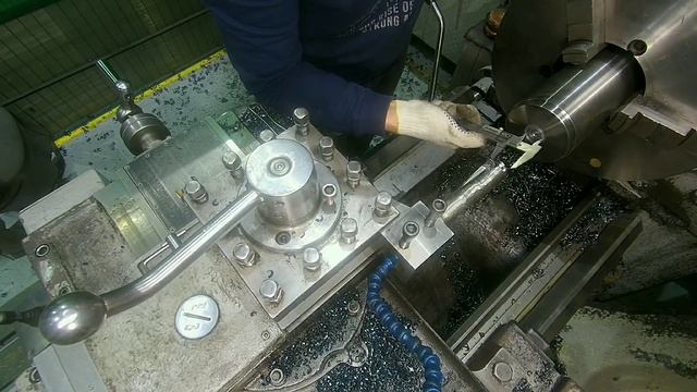 Корпус со смещёным центром. machining a part on a lathe смотреть онлайн