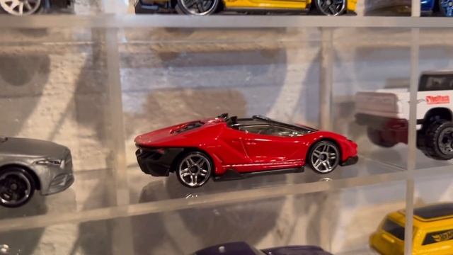 Showing Off My First Hotwheels Display Case!