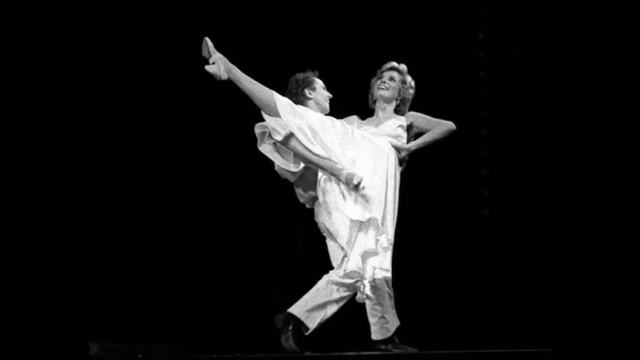 Rare Photographs Of Princess Diana Performing A Dance With Wayne Sleep During A Private Christmas ! смотреть онлайн