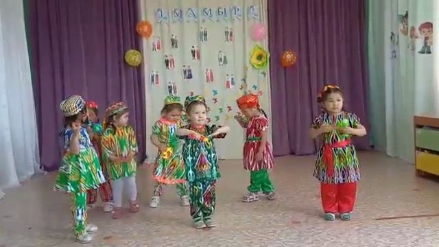 Ясельная группа танец " Узбечки" смотреть онлайн