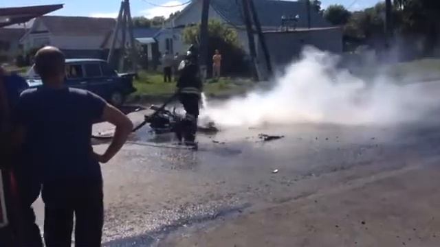 Мотоцикл сгорел в Карсуне 2 смотреть онлайн
