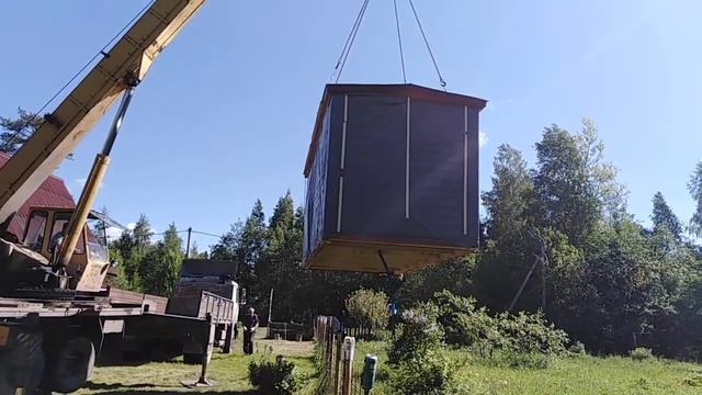 Выгрузка готовой мобильной бани 2,3х5,0 м в деревне Сорзуй Волховского района смотреть онлайн