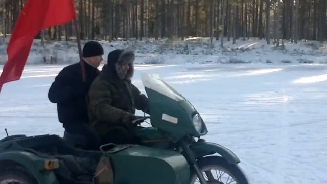 отжигаем на льду))) смотреть онлайн