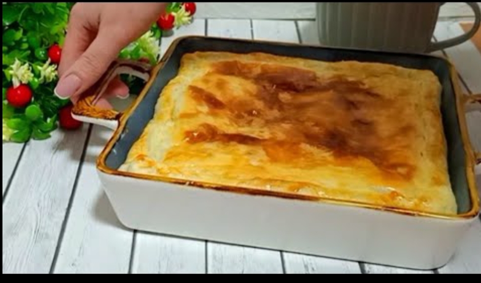 Пирог с грибами курицей и сыром. Простой вкусный рецепт из готового теста смотреть онлайн