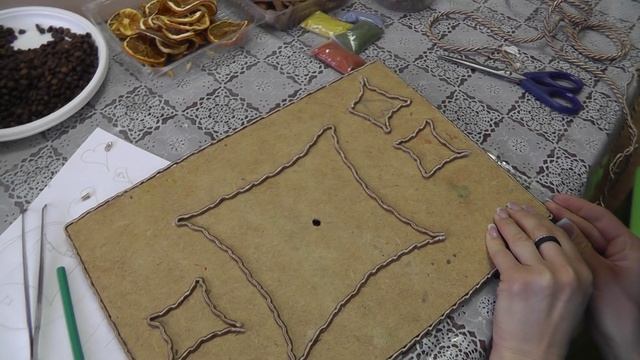 Часы с кофейным декором. Мастер-класс смотреть онлайн