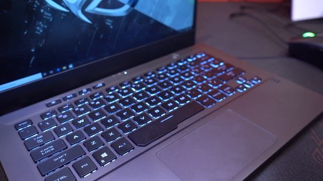 Asus ROG Zephyrus G14 Hands-On: Ultrabook for Gamers? #CES2020 смотреть онлайн