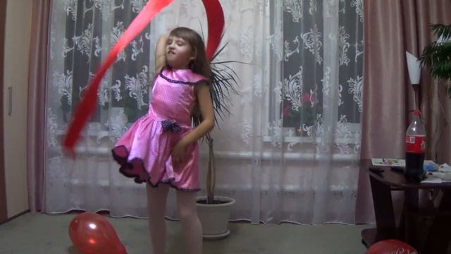 пробуем снять видео танца.но это струдом получатся. смотреть онлайн