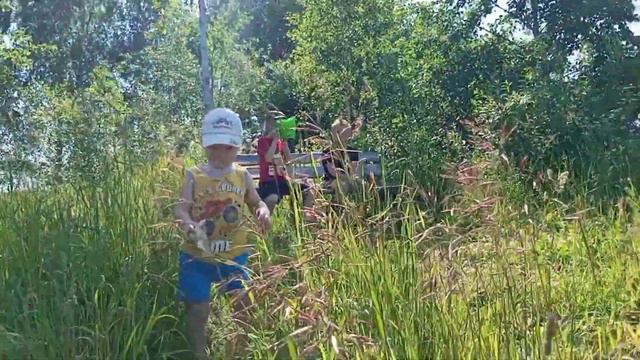 Купальный сезон открыт // Пошли на нашу речку // Речка обмельчала смотреть онлайн