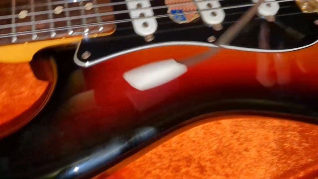 Unboxing Fender Stratocaster Stevie Ray Vaughan смотреть онлайн