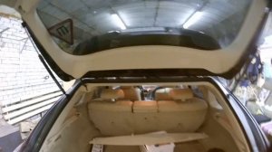 разборка обшивки задней пятой двери на Lexus RX350