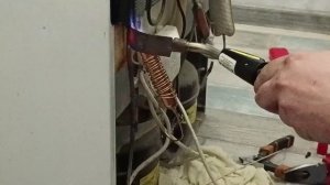 Замена одноконтурного испарителя на холодильнике Indesit видео инструкция / замена испарителя смотр