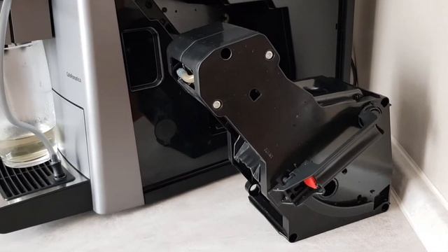 Очистка системы от кофейных масел (спец. таблеткой). Кофемашина Nivona CafeRomantica 821 смотреть онлайн