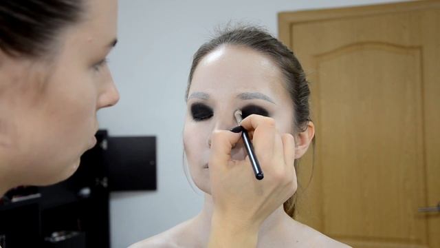 Креативный макияж.. Снежная королева на современный лад смотреть онлайн