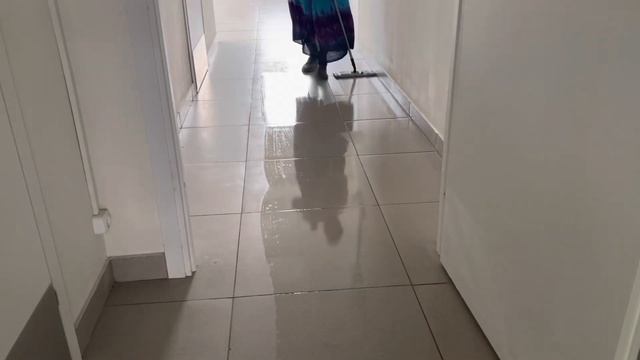 САМЫЙ ПРОСТОЙ СПОСОБ ПОМЫТЬ КАФЕЛЬНЫЙ ПОЛ БЕЗ РАЗВОДОВ смотреть онлайн