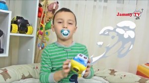 Кирилл как няня ухаживает за маленьким малышом и меняет ему памперсы !!! | Jammy TV