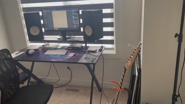 New Studio Room смотреть онлайн