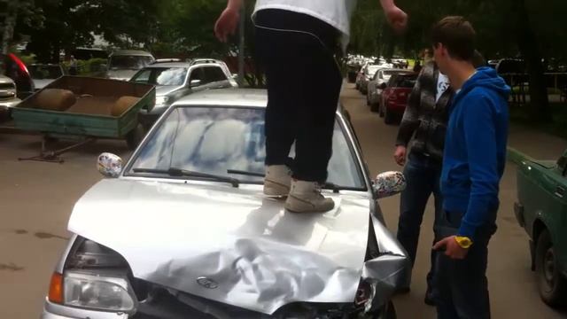 выпрямляем капот на 15ой модели советского автопрома) смотреть онлайн