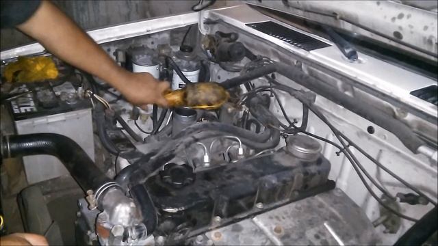 COMO SE HACE EL CAMBIO DE BOMBA AUXILIAR DE CLUTCH Y PURGA DEL SISTEMA EN UN NISSAN PICK UP (D21)