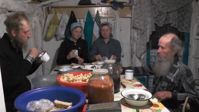 Гости из шалаша и на кухню смотреть онлайн