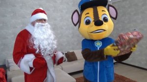 Щенячий Патруль встречает Деда Мороза - Ведьма прячется в мешке