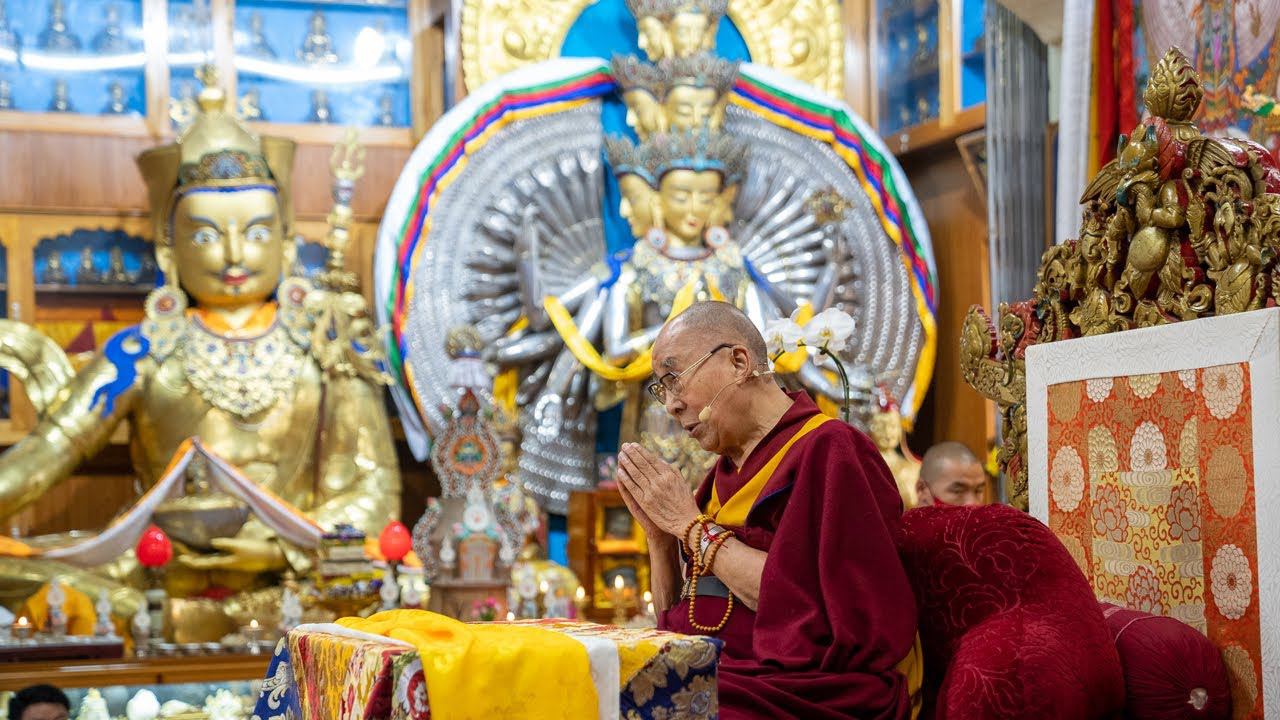 Далай-лама. "Краткое изложение ступеней пути пробуждения" и посвящение Авалокитешвары. День 1 смотреть онлайн