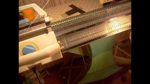 Шапка и шарф резинкой 1*1 На вязальной машине Нева-5. Нева-11. Ладога-1