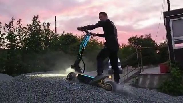 Slardar S700 на горе, а оператора закидало камнями? смотреть онлайн