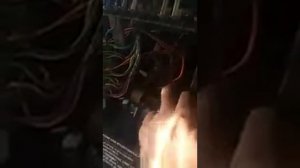 КамАЗ объяснение как попадает электричество в кабину.