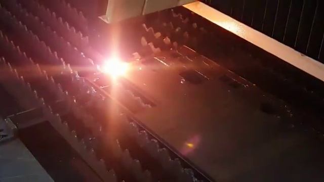 Станок лазерной резки металла мод1530 1000Вт 10мм сталь пробивка смотреть онлайн