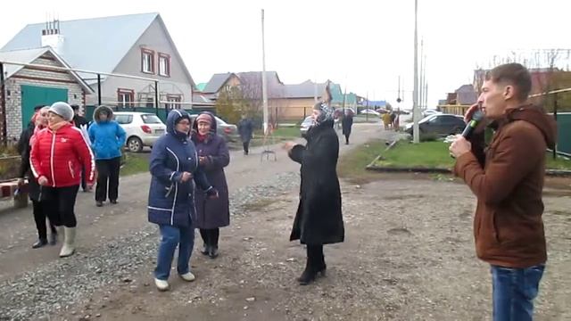 Стәрле Елга урамында биеп тә куйдылар! смотреть онлайн