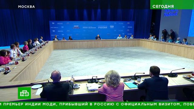 Президент России Владимир Путин встретился с финалистами конкурса «Это у нас семейное» смотреть онлайн