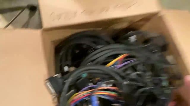 Making Records with Eric Valentine - Episode 15 - Setting Up Temporary Control Room # 547,183 смотреть онлайн