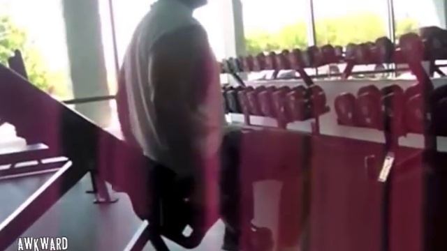 PLANET FITNESS LUNK ALARM TROLLING - Awkward Gym Moments смотреть онлайн