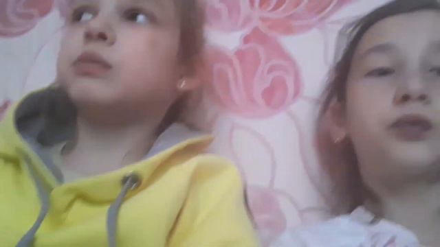 мы пробуем жвачки.Почему язык синий? смотреть онлайн