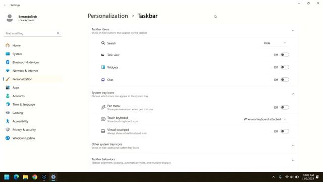 How to Customize the Windows 11 Taskbar - Colors, Icons, and Alignment смотреть онлайн