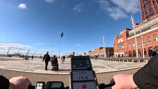 Time-lapse of a cycle down Blackpool prom. смотреть онлайн
