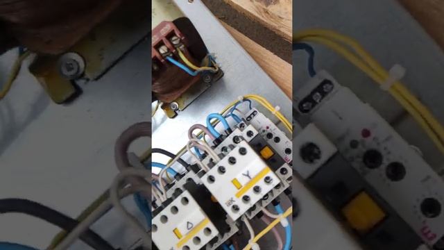 Реверс с переключением со звезды на треугольник. + Принципиальная схема