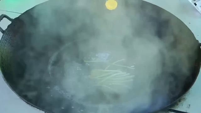 秋妹買兩條鱸魚做辣鱸魚，外焦裡嫩麻辣過癮，抱著啃太過癮了！【颜美食】 смотреть онлайн