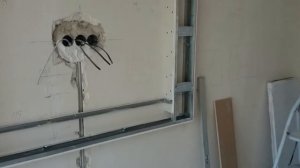 короб из гипсокартона на стене, декоративный для ТВ . Plasterboard box for TV.