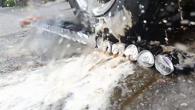 Сокрушительные Хрустящие  Мягкие Вещи Автомобилем! ЭКСПЕРИМЕНТ: ананас против автомобиля
